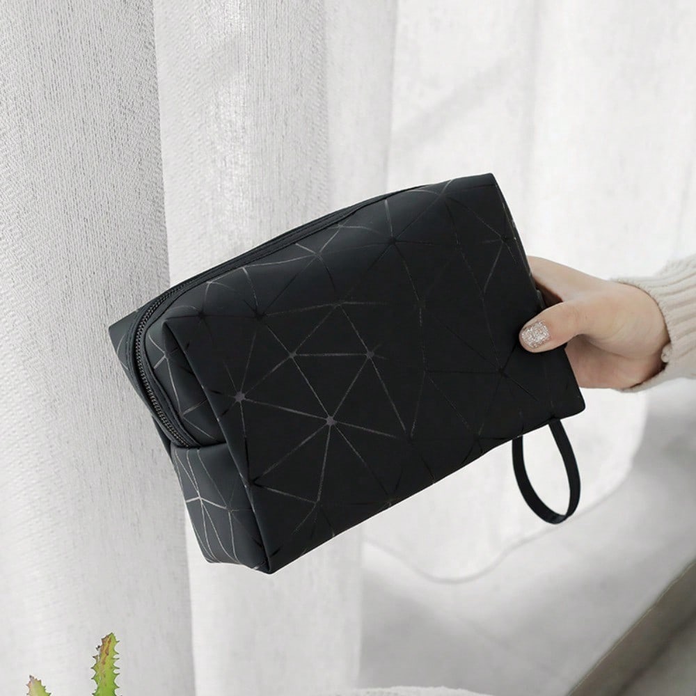 Geometric Luminous Makeup Bag  - مراجعة Tech Accessories Travel Bag وسعره
