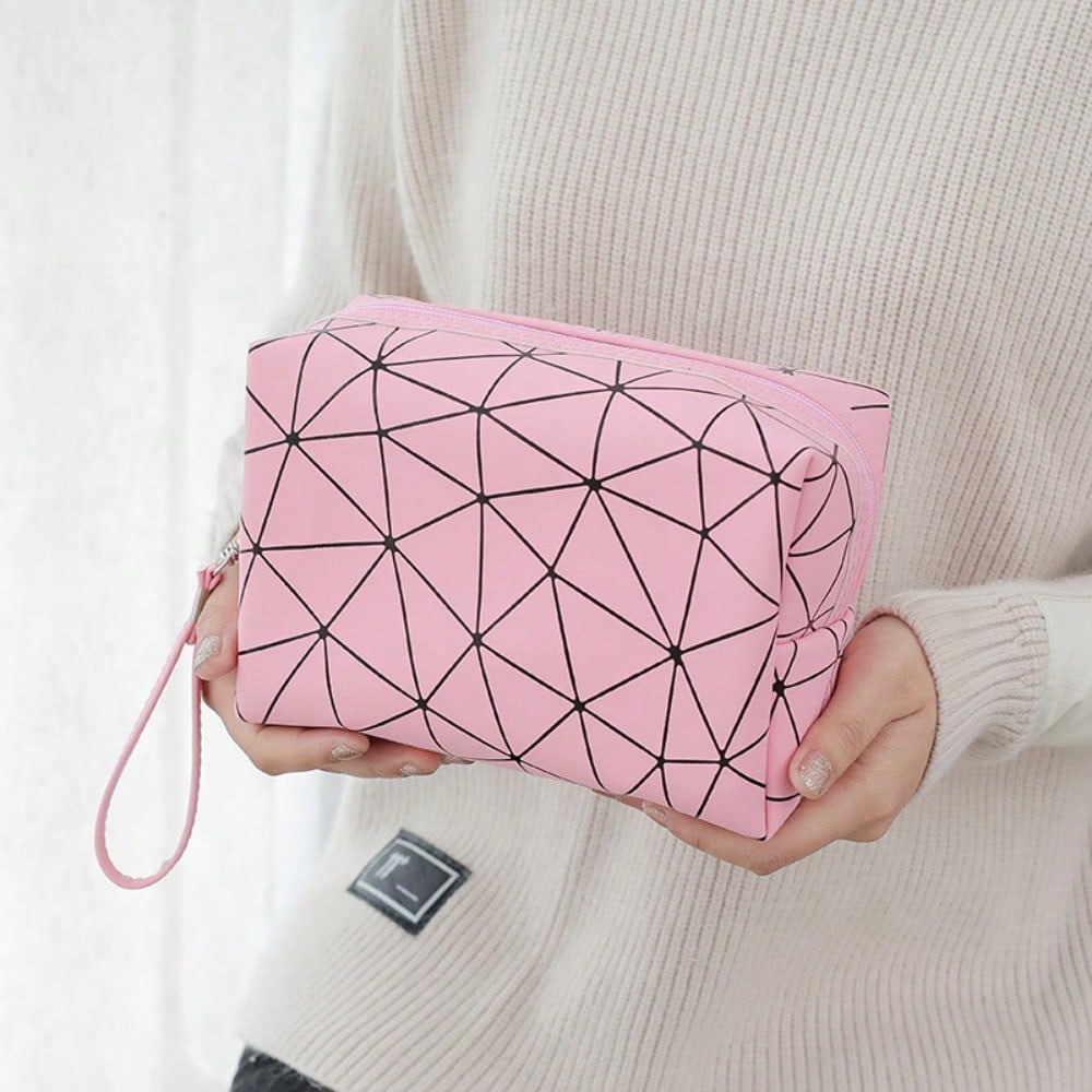 Geometric Luminous Makeup Bag  - مراجعة Tech Accessories Travel Bag وسعره